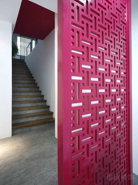 南山科技園現(xiàn)代辦公室裝修_屏風隔斷