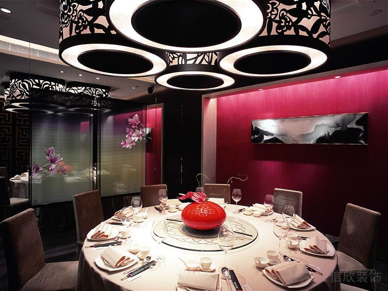 中式餐廳裝修包房紅色墻面