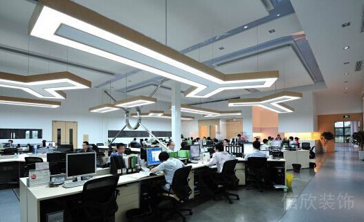 不規(guī)則木質條形吊燈辦公室設計