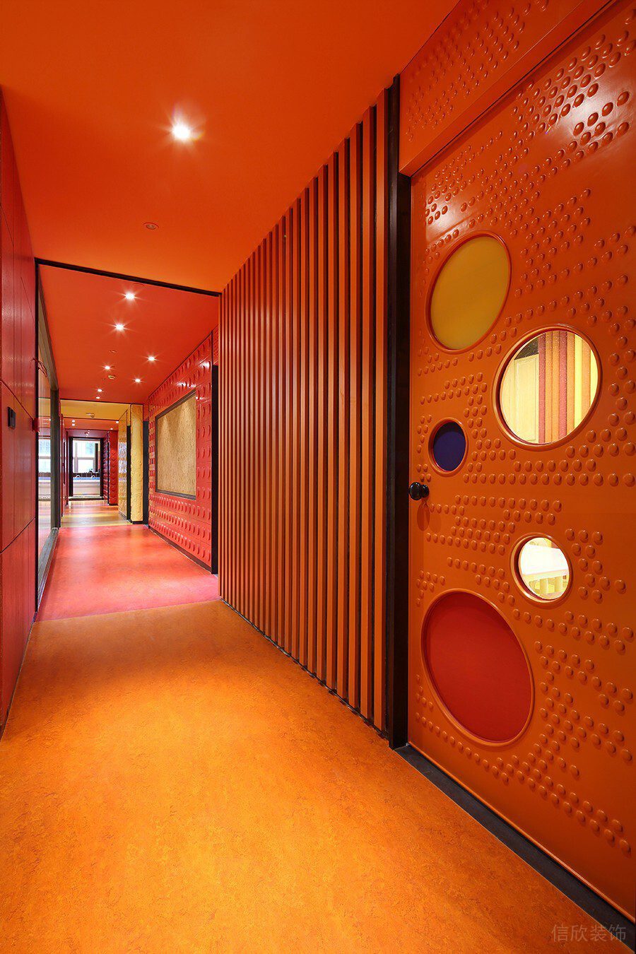 橙色過道機構(gòu)裝修條紋裝修效果圖