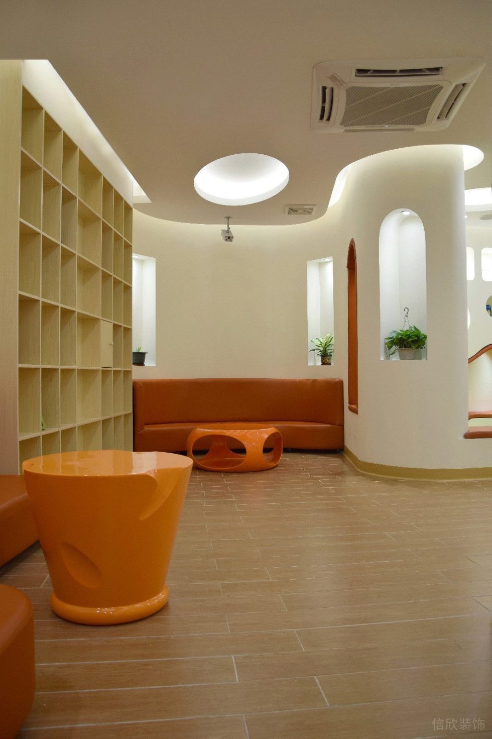 簡(jiǎn)約風(fēng)休息區(qū)弧形設(shè)計(jì)