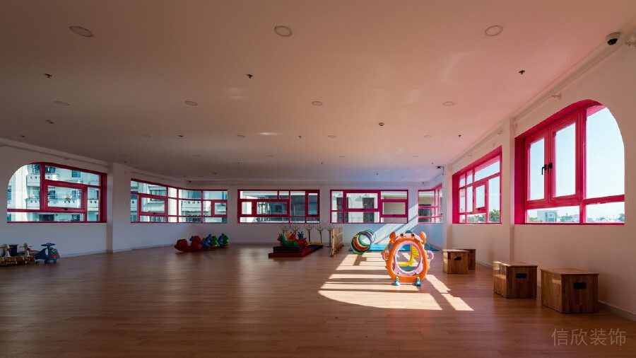 強(qiáng)調(diào)色窗戶兒童娛樂區(qū)設(shè)計(jì)