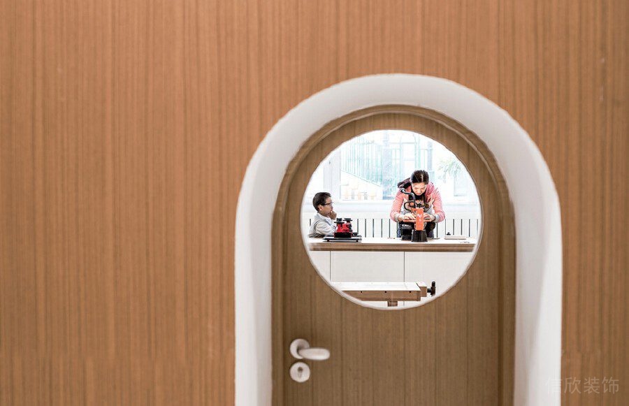 實驗室鏤空木質(zhì)拱形門窗