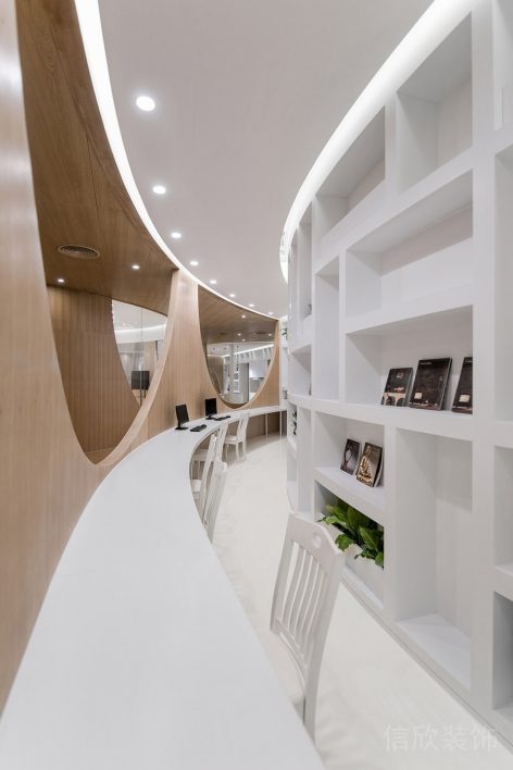 弧形簡約風(fēng)裝修設(shè)計辦公室會議洽談室