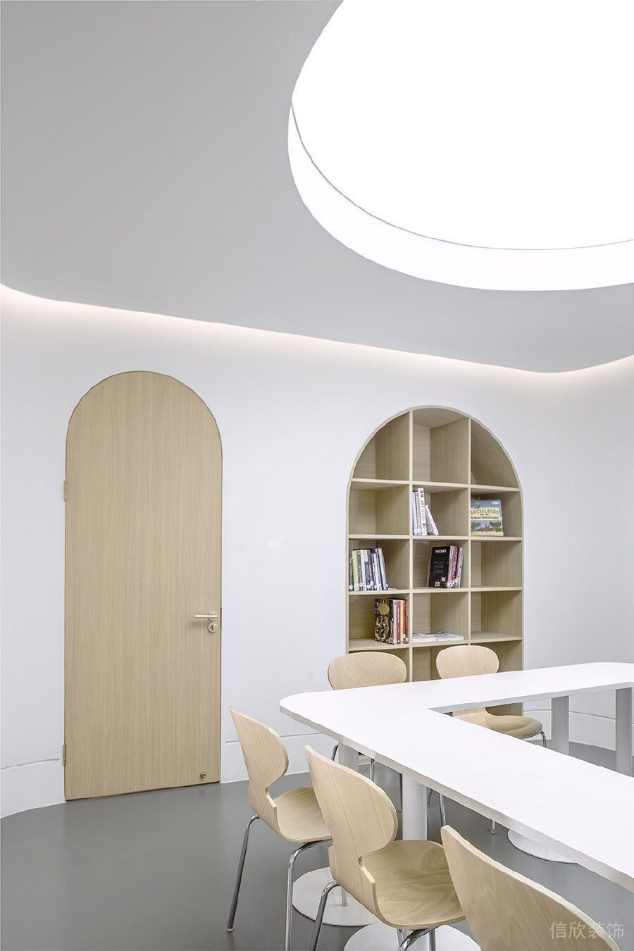 弧形創(chuàng)意木質(zhì)墻柜會議室教室設(shè)計