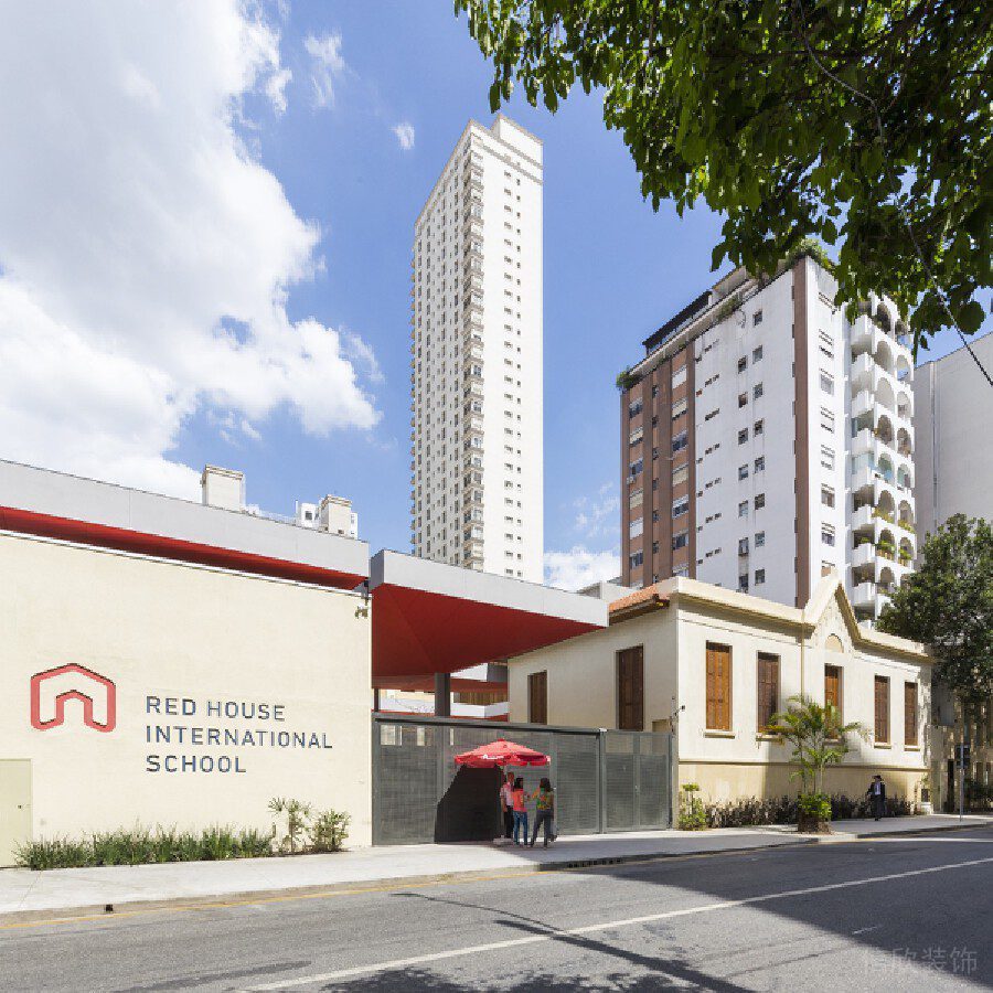 紅色木屋機構(gòu)大門設(shè)計機械金屬門