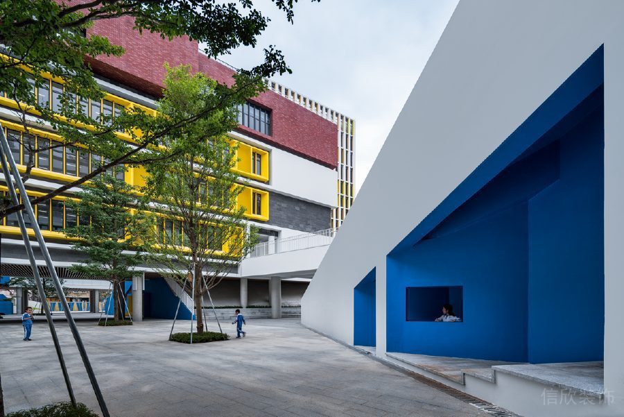 斜面現(xiàn)代撞色設(shè)計(jì)公共開(kāi)放區(qū)域裝修圖