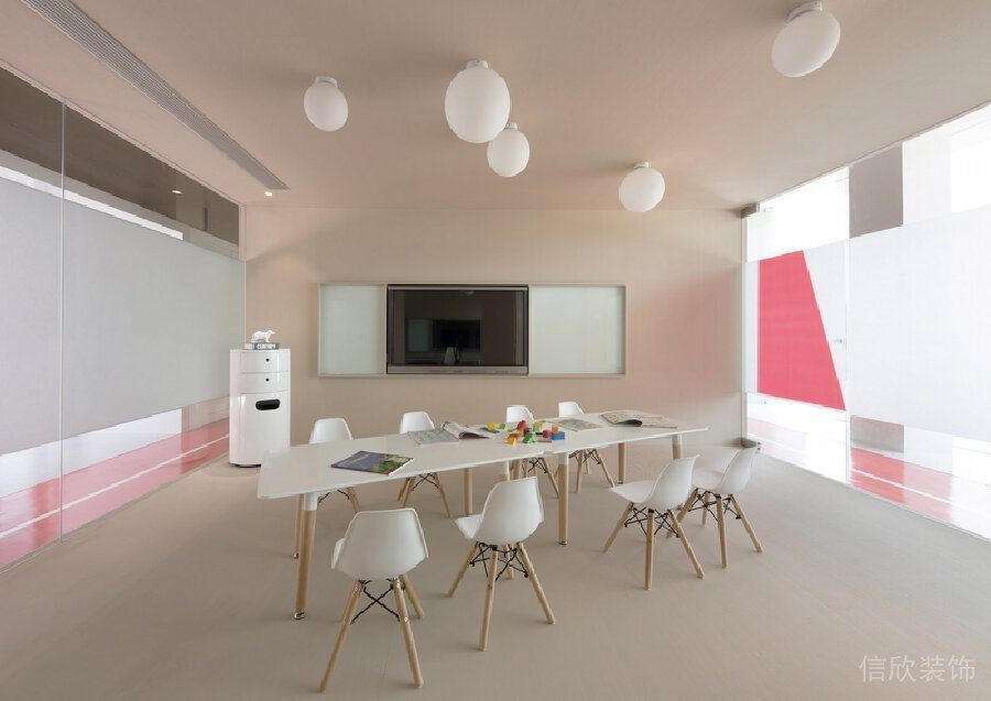 會議室裝修設(shè)計簡約白色教室