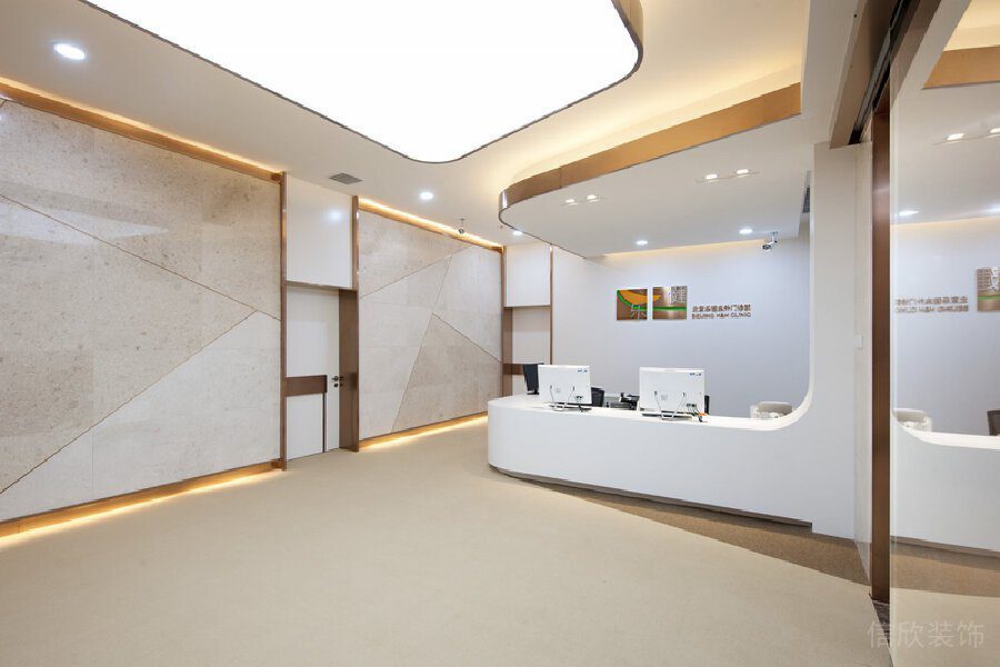 現(xiàn)代簡(jiǎn)約牙科診所弧線燈飾設(shè)計(jì)鎏金金屬工藝裝修