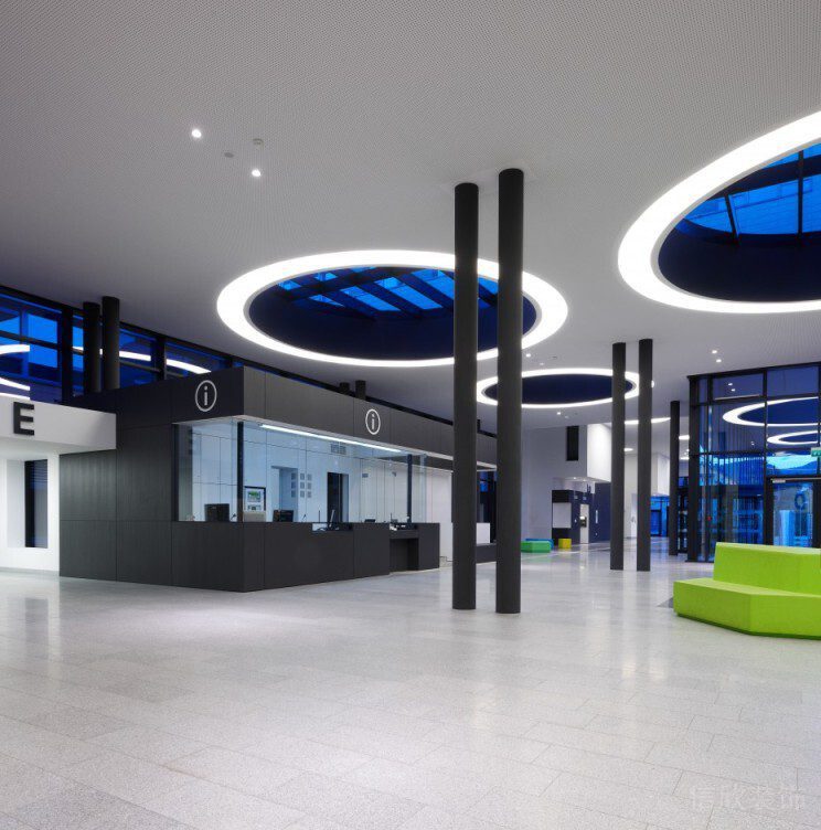 黑白色調(diào)科技感簡約辦公室裝修設(shè)計(jì)