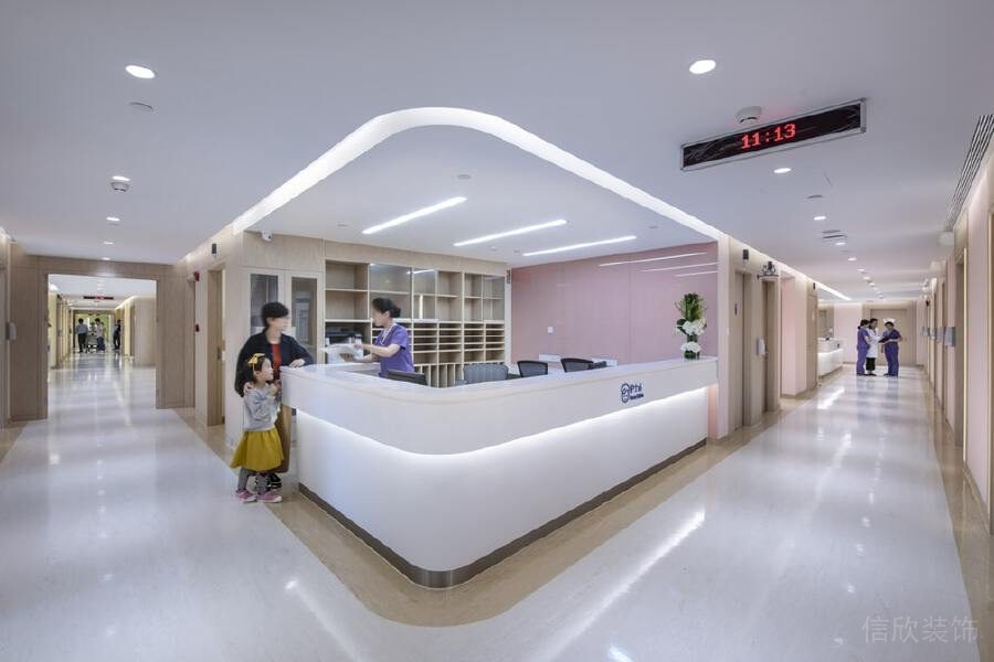 護士站私人醫(yī)院木質(zhì)環(huán)形裝修設計