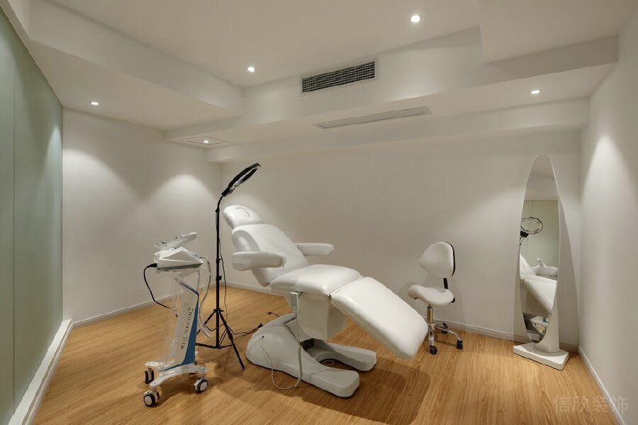 私人牙科治療診室木地板極簡(jiǎn)風(fēng)純白效果圖