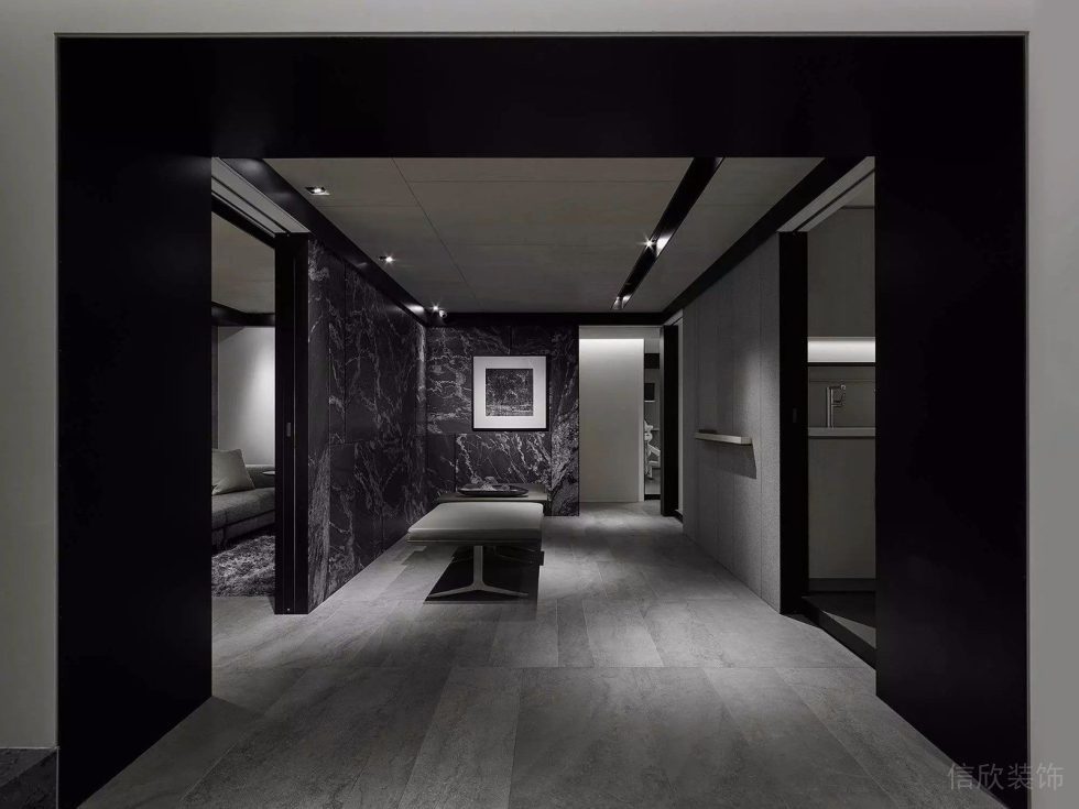 黑色門框灰調(diào)木制暗色系辦公室過(guò)道效果