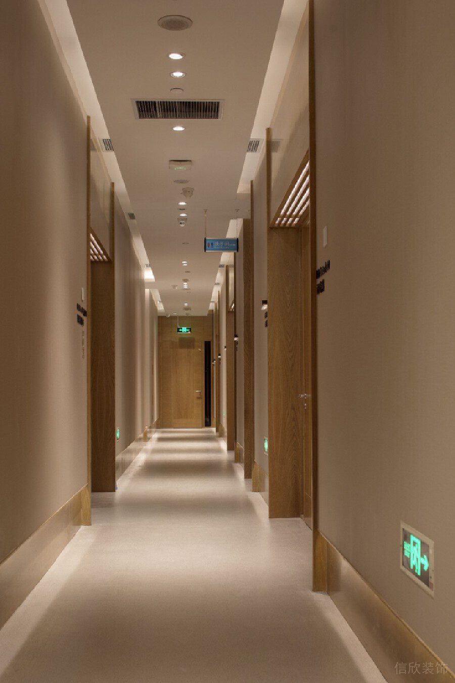 木制辦公室過(guò)道設(shè)計(jì)門框led燈飾設(shè)計(jì)效果圖