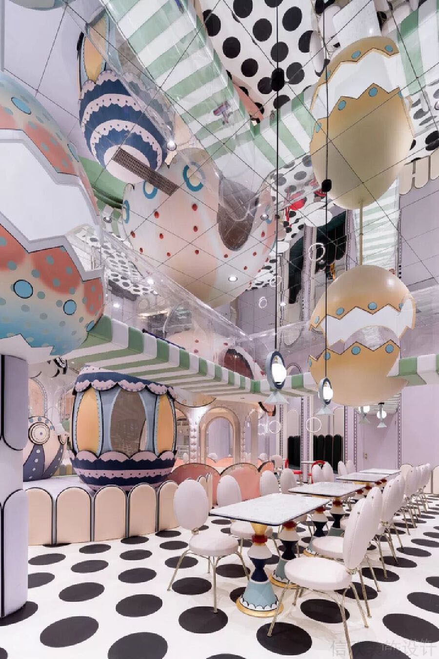 波普藝術(shù)多人就餐區(qū)辦公室裝修設(shè)計(jì)效果圖鏡面天花設(shè)計(jì)