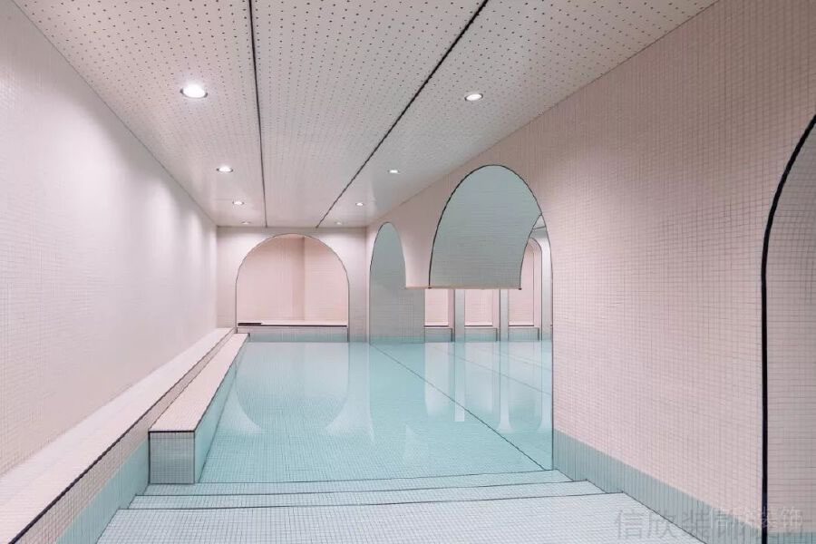 粉色現代簡約游泳池裝修效果黑邊墻體過道