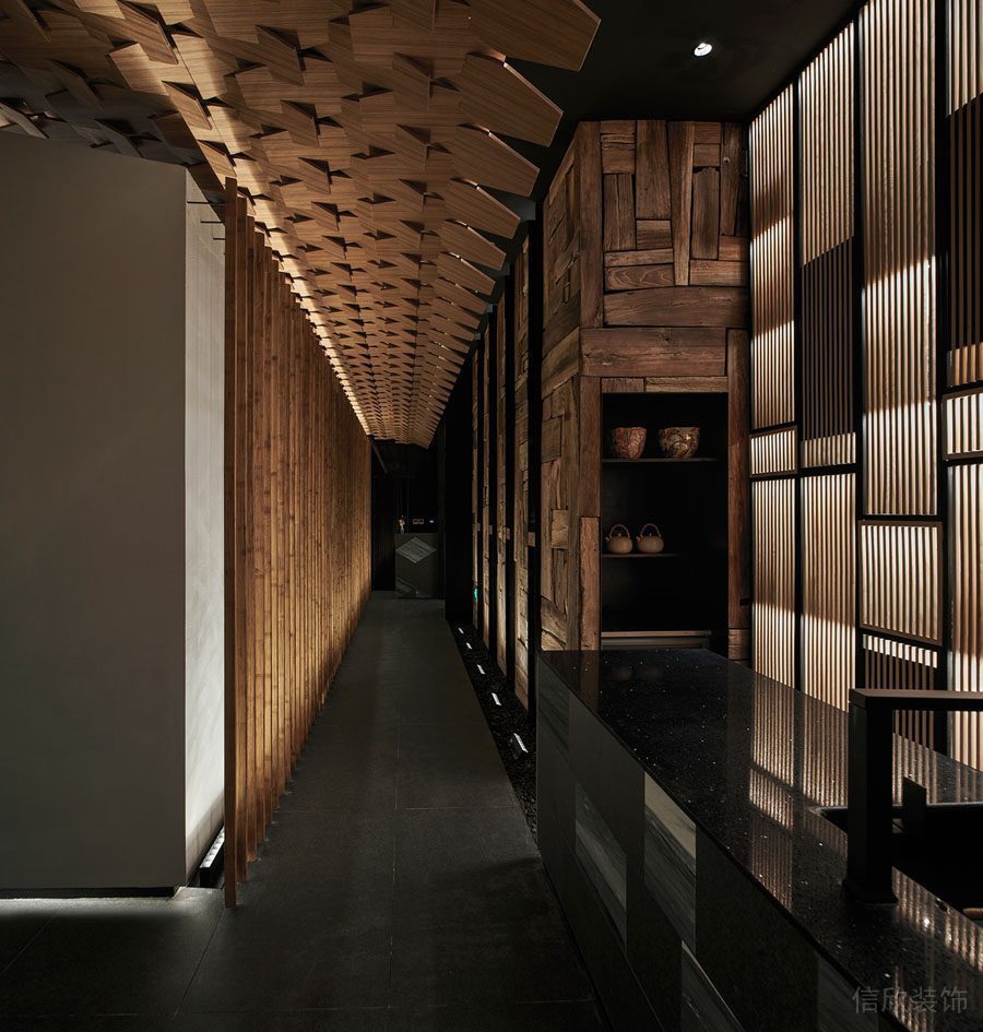 原木風(fēng)直線(xiàn)暗色設(shè)計(jì)水吧臺(tái)茶水就餐餐廳裝修