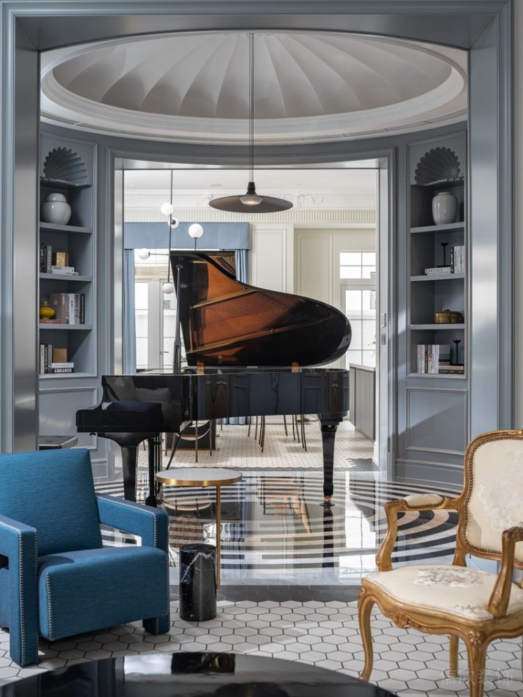 瓷磚地板鋼琴擺放休息去古典石膏線墻體藝術(shù)過(guò)道效果圖雕刻設(shè)計(jì)書(shū)柜