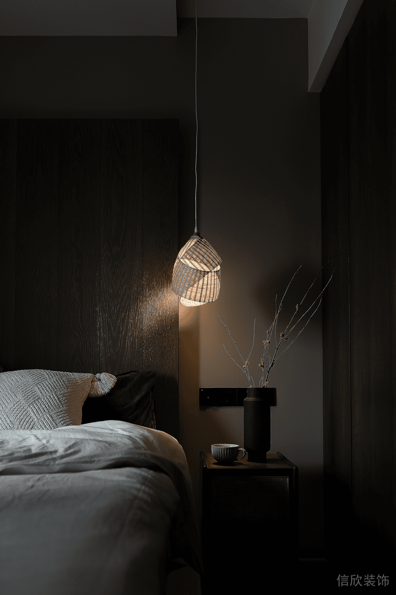 暗色竹編吊頂商務風木質創(chuàng)意設計臥室效果圖 。