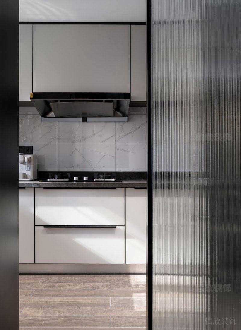 二手房改造現(xiàn)代簡約風(fēng)廚房效果圖(1)