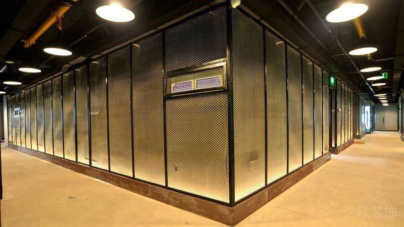 工業(yè)風(fēng)格辦公室鐵網(wǎng)裝飾隔斷