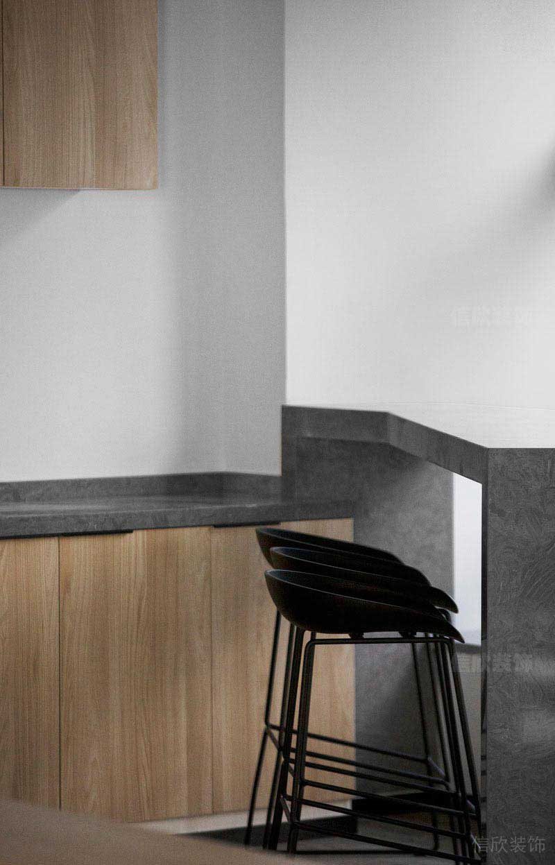 灰色與木紋搭配的吧臺設計效果。