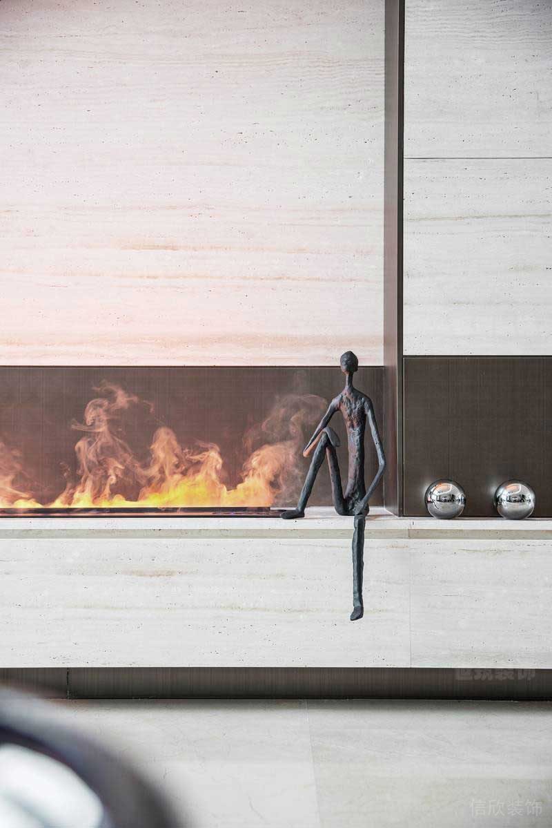 現(xiàn)代風(fēng)格別墅壁爐裝飾品