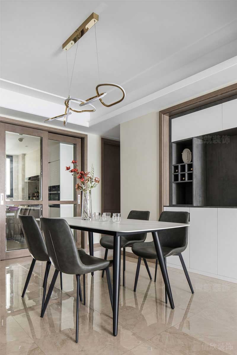 現(xiàn)代風(fēng)格家居樣板間餐桌餐椅