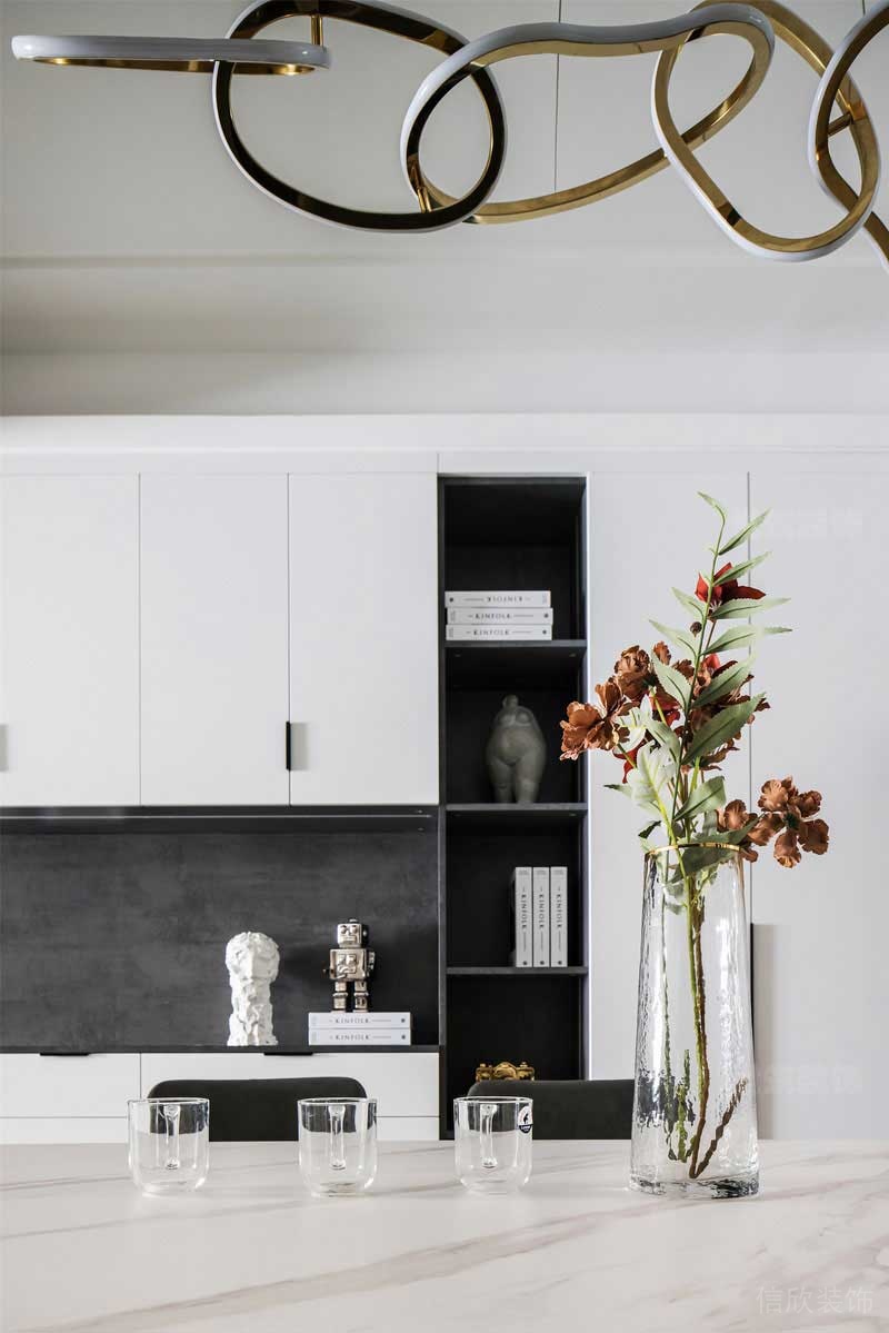 現(xiàn)代極簡風格家居樣板間餐廳嵌入式裝飾柜