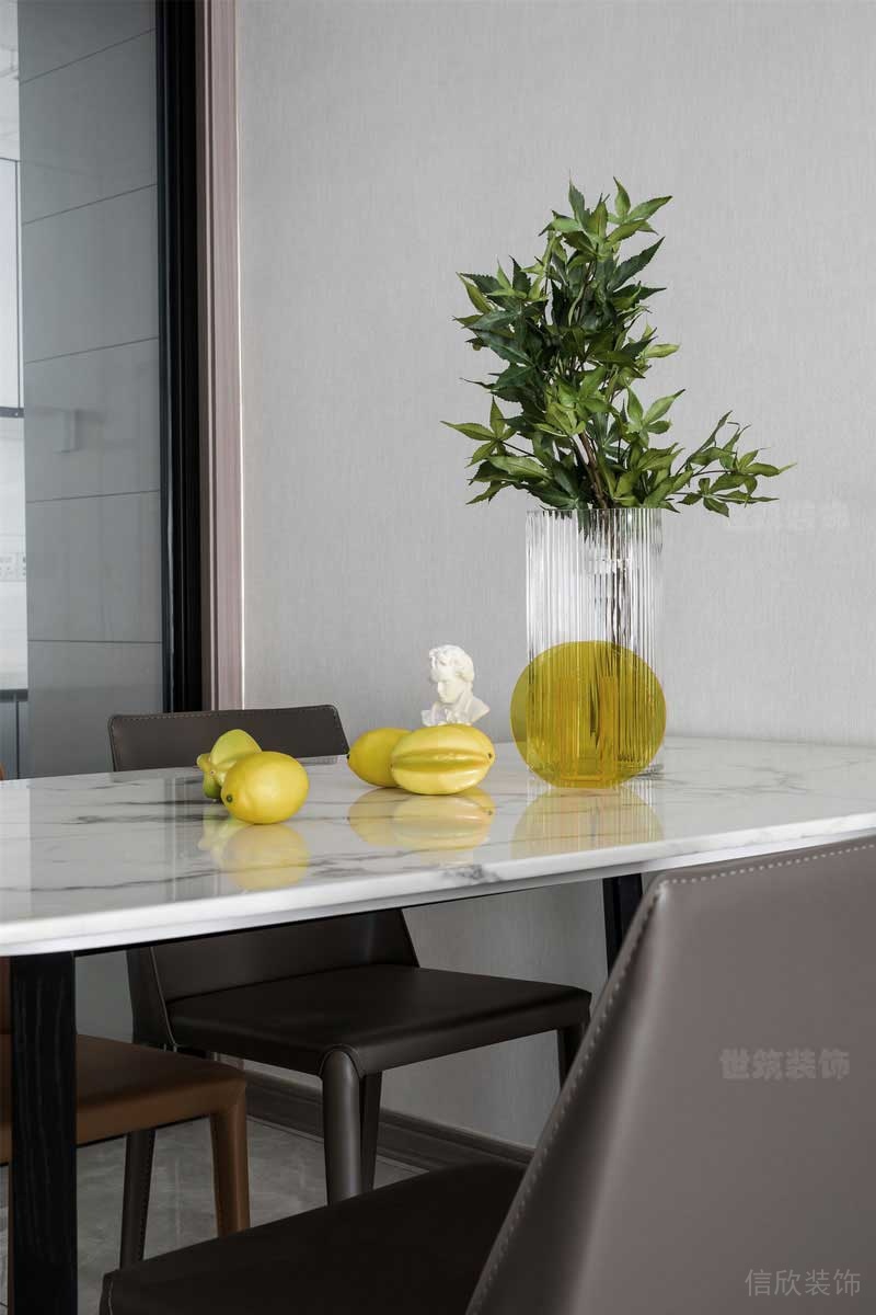 現(xiàn)代簡約風(fēng)格公寓餐廳餐桌