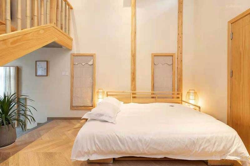 新中式原木簡約風復式公寓休息區(qū)