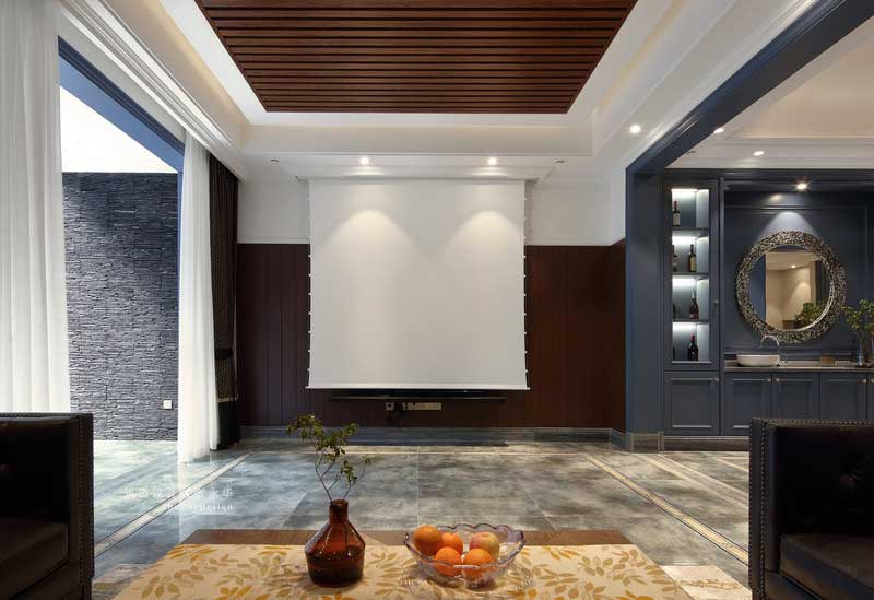 品茗區(qū)的另一邊則是觀影娛樂的地方,休息之余,可以和家人朋友一起觀影唱歌,增進感情。 品茗區(qū)的另一邊則是觀影娛樂的地方,休息之余,可以和家人朋友一起觀影唱歌,增進感情。