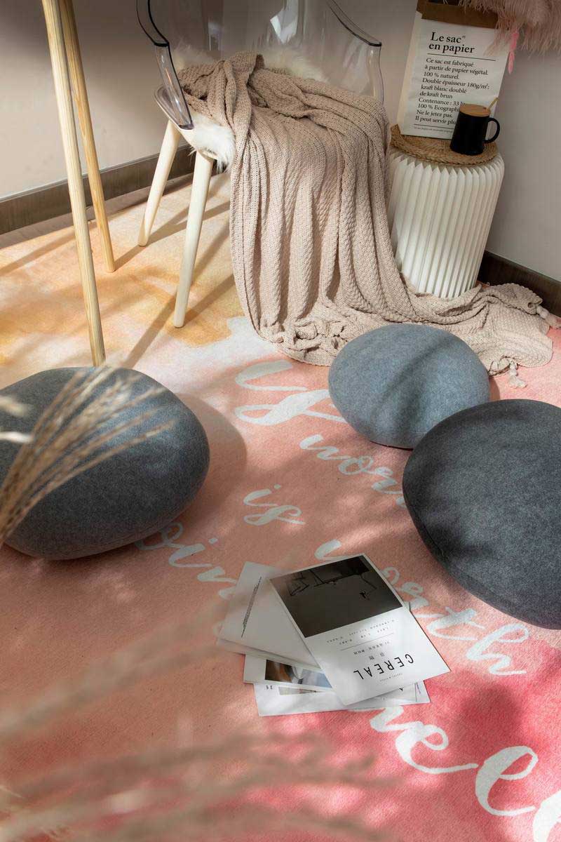 深圳羅湖區(qū)極簡風(fēng)80平方復(fù)式小戶型裝修設(shè)計(jì)娛樂區(qū)抱枕 深圳羅湖區(qū)極簡風(fēng)80平方復(fù)式小戶型裝修設(shè)計(jì)娛樂區(qū)抱枕