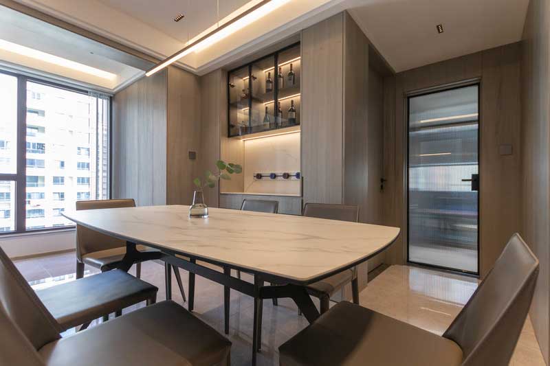 深圳羅湖區(qū)現(xiàn)代簡(jiǎn)約家庭新房裝修餐廳酒柜