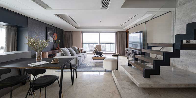 家里有兩只喵喵,為了讓他們有更寬敞、安全的玩耍區域,半高的封閉式成品柜成為了收納的首選。一眼望去,公共區域是敞亮、通透、無拘束的。 家里有兩只喵喵,為了讓他們有更寬敞、安全的玩耍區域,半高的封閉式成品柜成為了收納的首選。一眼望去,公共區域是敞亮、通透、無拘束的。