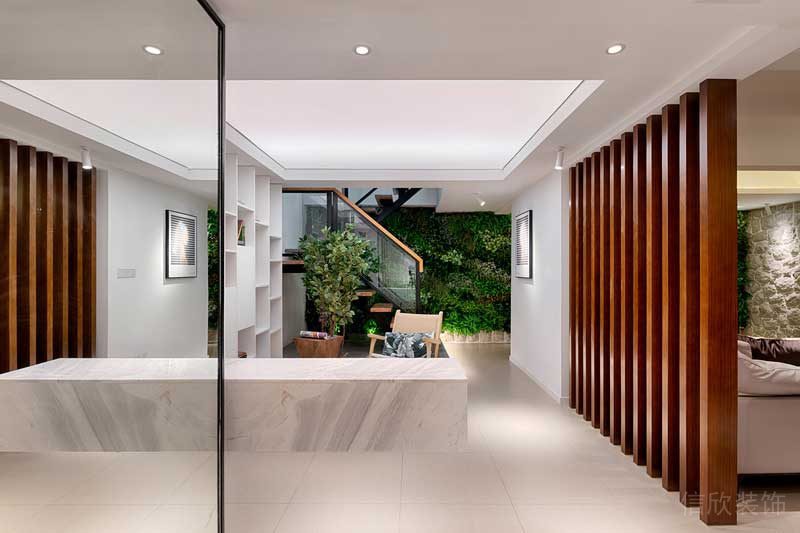 深圳羅湖北歐簡約風(fēng)家庭全包裝修施工案例書吧原木格柵