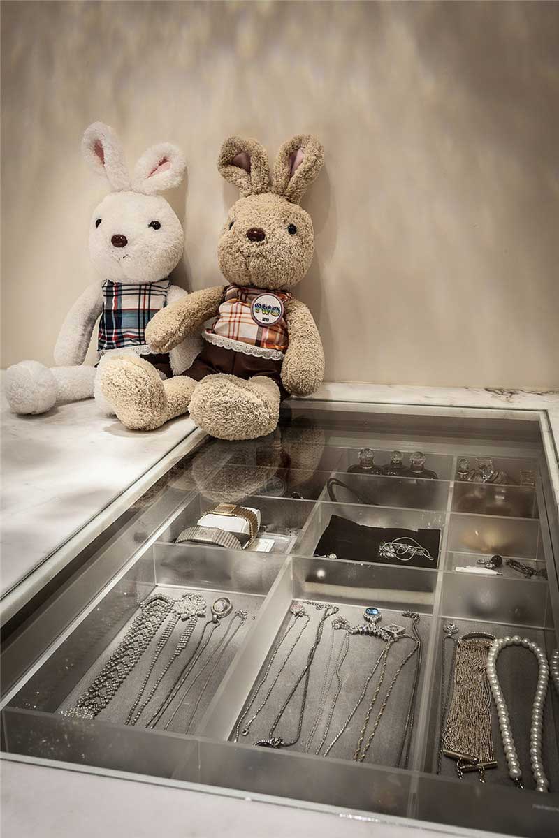 深圳龍華新區(qū)簡歐風(fēng)格家居裝修設(shè)計主臥衣帽間飾品柜 深圳龍華新區(qū)簡歐風(fēng)格家居裝修設(shè)計主臥衣帽間飾品柜