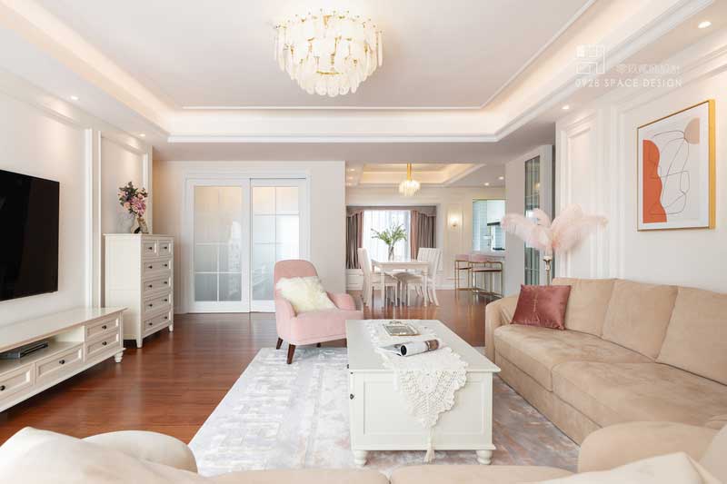 從客廳看向餐廳,游戲房房間門做推拉門處理,平時開啟可以增加家庭的互動感,外公外婆在看電視時也可以看到小兄弟兩在游戲房的情況,同時也可以增加空間的通透性。 從客廳看向餐廳,游戲房房間門做推拉門處理,平時開啟可以增加家庭的互動感,外公外婆在看電視時也可以看到小兄弟兩在游戲房的情況,同時也可以增加空間的通透性。