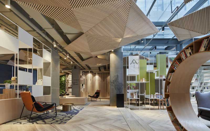 現(xiàn)代原木風環(huán)形內(nèi)嵌式滾輪書架創(chuàng)意設計效果辦公室現(xiàn)代工作室裝修