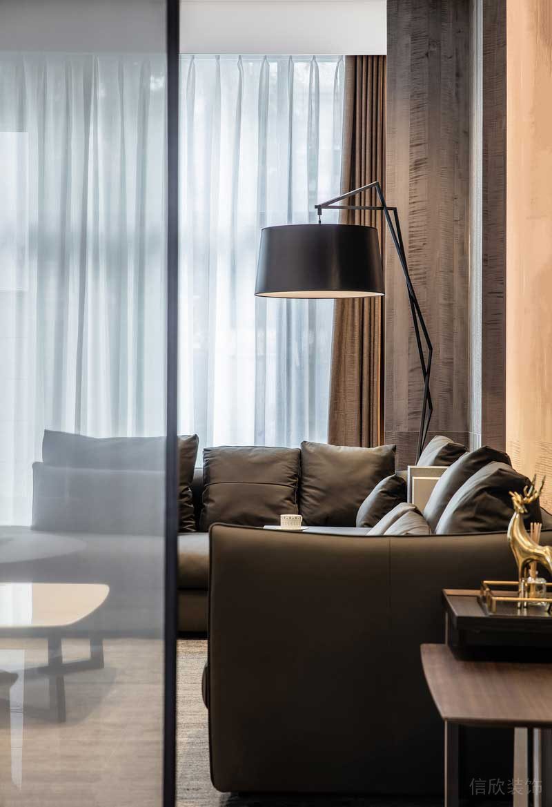 深圳南山極簡(jiǎn)風(fēng)格家庭三居室裝修設(shè)計(jì)圖客廳空間一角