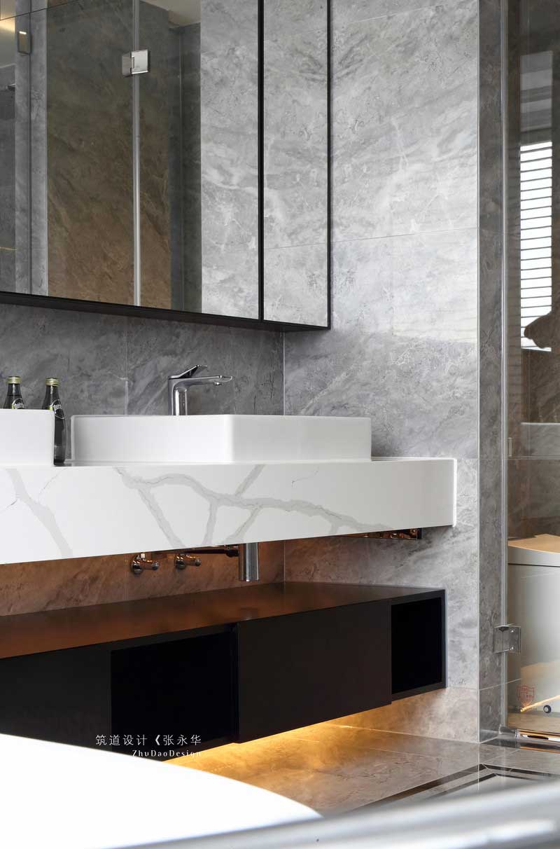 衛(wèi)生間設(shè)計淋浴區(qū)與馬桶區(qū)及獨立浴缸,陳設(shè)用品配備齊全,全面提升優(yōu)化了生活品質(zhì)! 衛(wèi)生間設(shè)計淋浴區(qū)與馬桶區(qū)及獨立浴缸,陳設(shè)用品配備齊全,全面提升優(yōu)化了生活品質(zhì)!