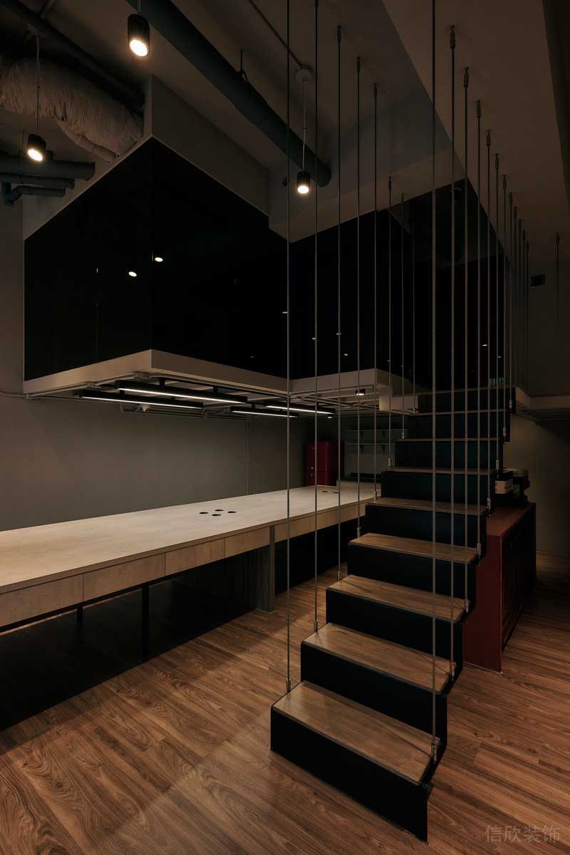 深圳寶安區工業風辦公室裝修胡桃木地板 深圳寶安區工業風辦公室裝修胡桃木地板