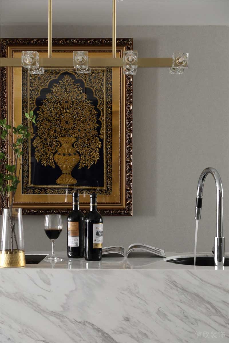 深圳寶安意式輕奢風100平方三房裝修施工藝術掛畫