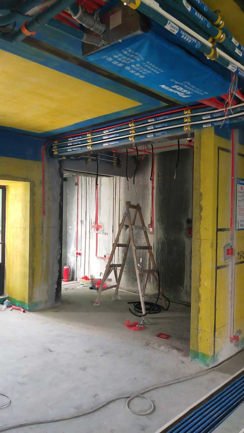 施工現場照片:水電過程中拍攝,墻弱電分色。廚房設備很多,水電位由櫥柜定制提供 施工現場照片:水電過程中拍攝,墻弱電分色。廚房設備很多,水電位由櫥柜定制提供