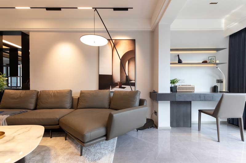 深圳羅湖區(qū)現(xiàn)代簡(jiǎn)約家庭新房裝修客廳開(kāi)放式書(shū)房工作區(qū)