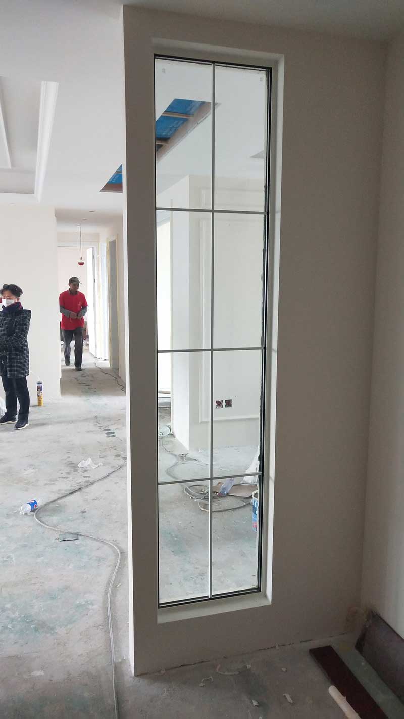 施工現場:做好框架,定制的屏風到了,安裝完畢,和整體毫無違和感。 施工現場:做好框架,定制的屏風到了,安裝完畢,和整體毫無違和感。