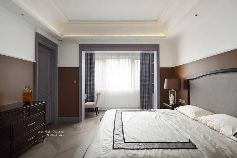 二樓分為兩個套房--小孩房和客房兩個空間,都擁有獨立的衛(wèi)生間和衣帽間,設(shè)計師利用小孩房陽臺的空間,將兩個空間打通,配備了一個小書房,功能完善合理。 二樓分為兩個套房--小孩房和客房兩個空間,都擁有獨立的衛(wèi)生間和衣帽間,設(shè)計師利用小孩房陽臺的空間,將兩個空間打通,配備了一個小書房,功能完善合理。