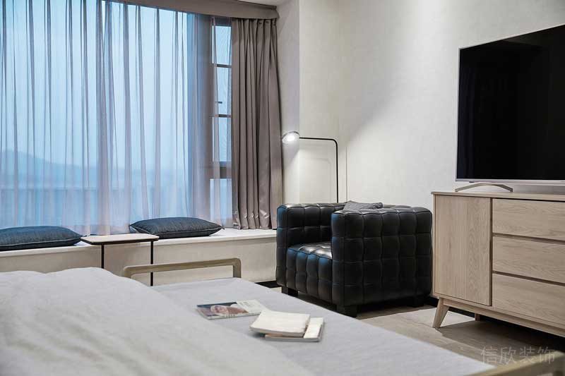 深圳龍崗區(qū)黑白灰極簡(jiǎn)風(fēng)家居裝修竣工實(shí)景圖主臥家具 深圳龍崗區(qū)黑白灰極簡(jiǎn)風(fēng)家居裝修竣工實(shí)景圖主臥家具