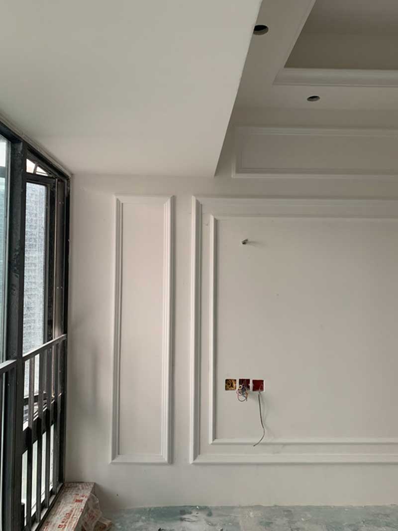 施工過程:石膏線安裝完成,拍攝時已經墻面已經打磨完成 施工過程:石膏線安裝完成,拍攝時已經墻面已經打磨完成