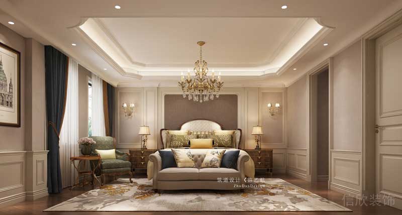 長輩房床背景采用灰咖色的壁紙與白色護墻板，床品結合了中式元素大氣又不失沉穩。